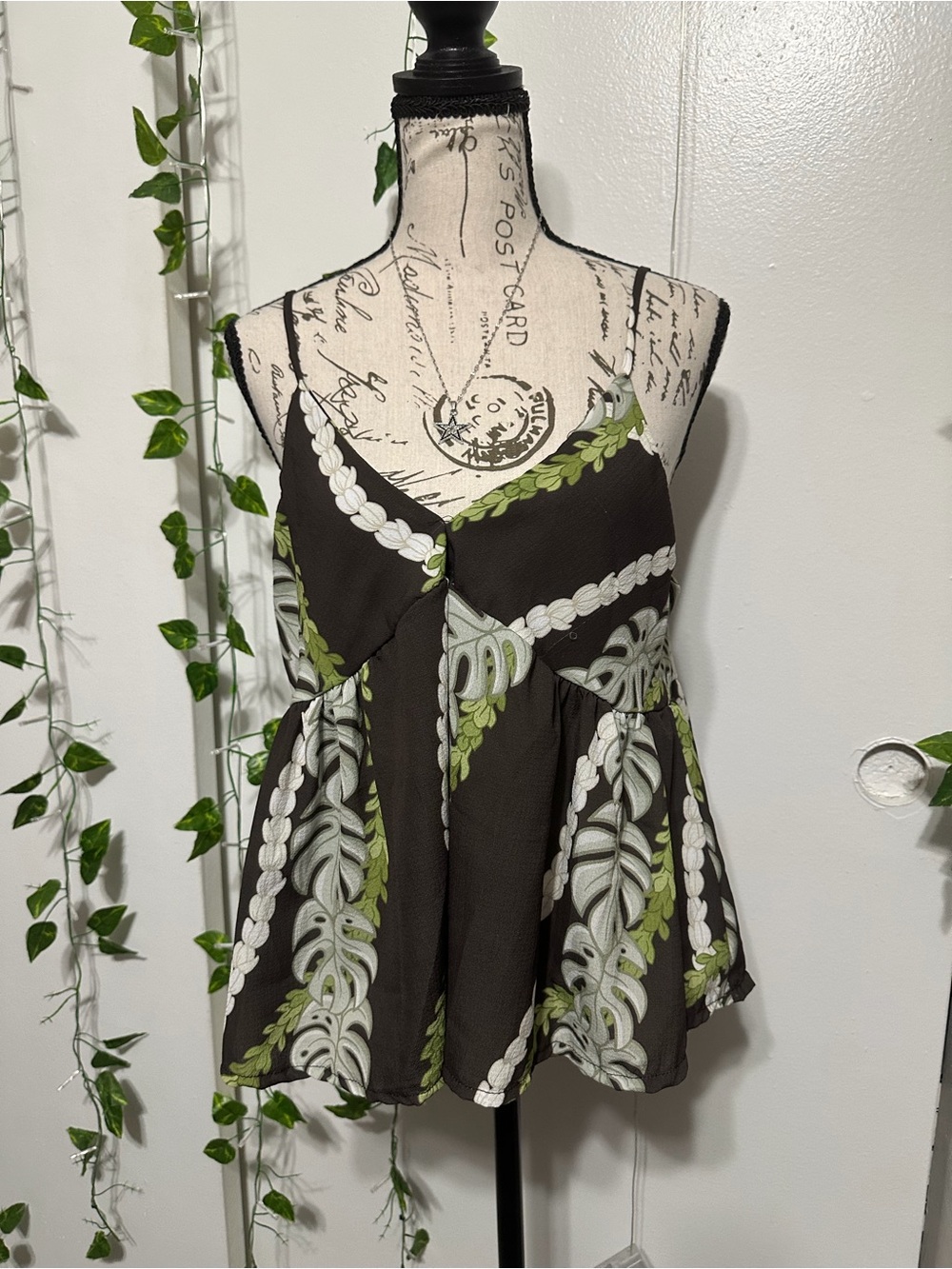 Women's Dark Brown Green Leaf Print Spaghetti Strap Camisole